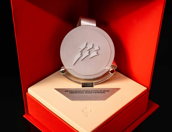 Mezza Maratona d’Italia, la medaglia che nasce dove nascono i motori