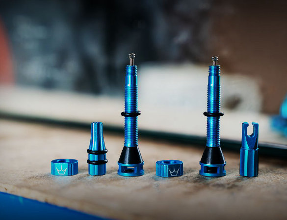 Peaty’s Holeshot Fast Flow: la valvola tubeless che cambia il modo di montare gli pneumatici