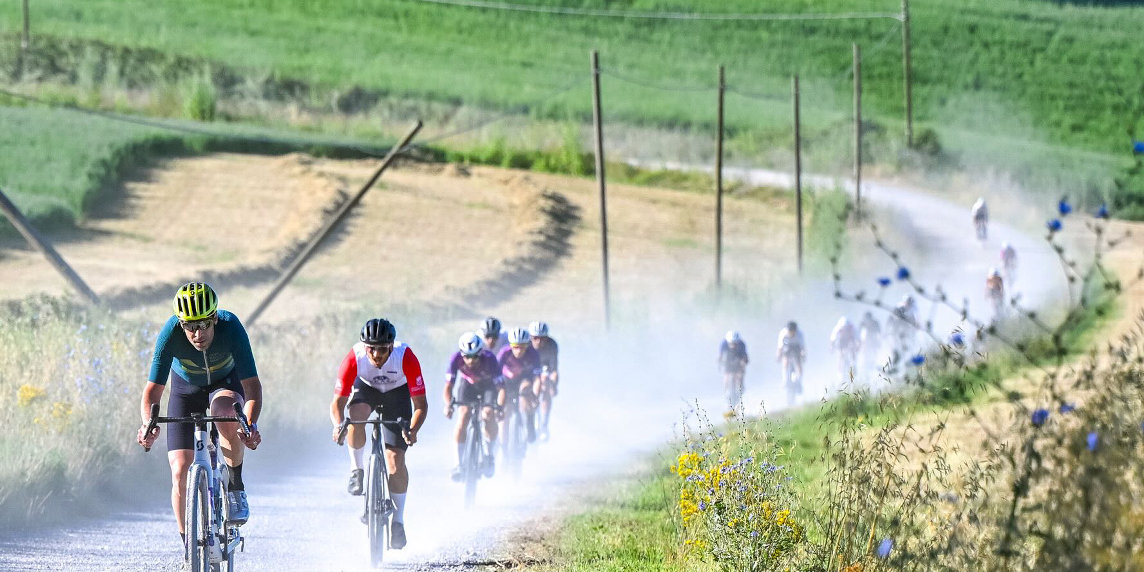 NOVA Eroica: dieci anni di Gravel tra le strade bianche della Val d’Orcia