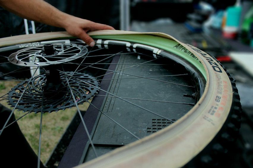 tubeless vs TPU - inserto protettivo - montaggio