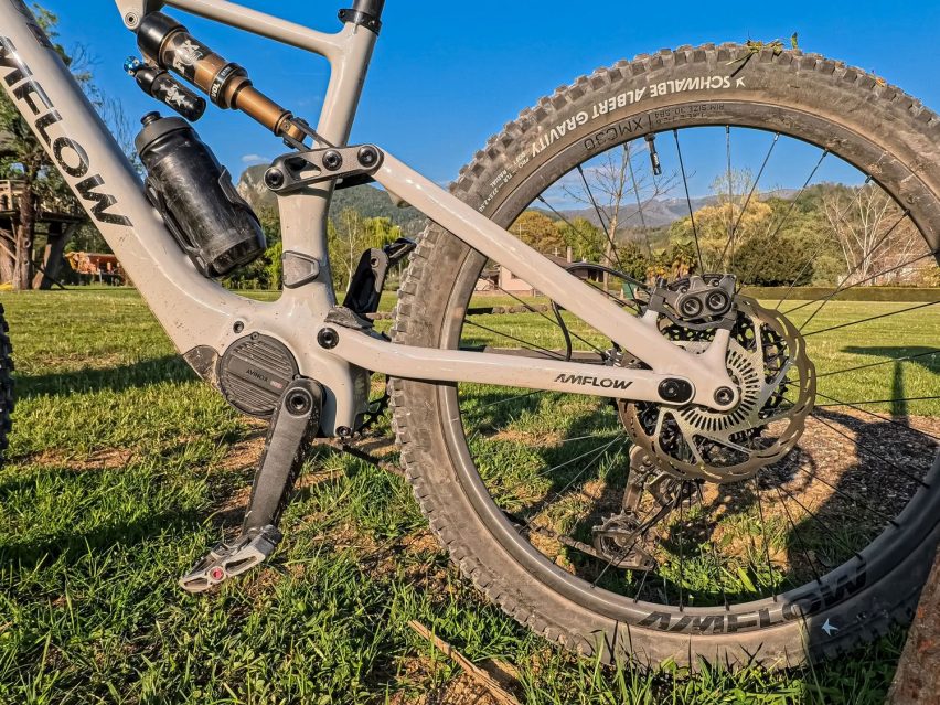 Amflow PX Carbon Pro - short test Avinox M2S - carro