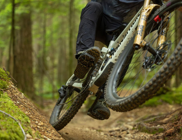 Shimano presenta i nuovi pedali flat Saint e Deore XT per Trail ed Enduro