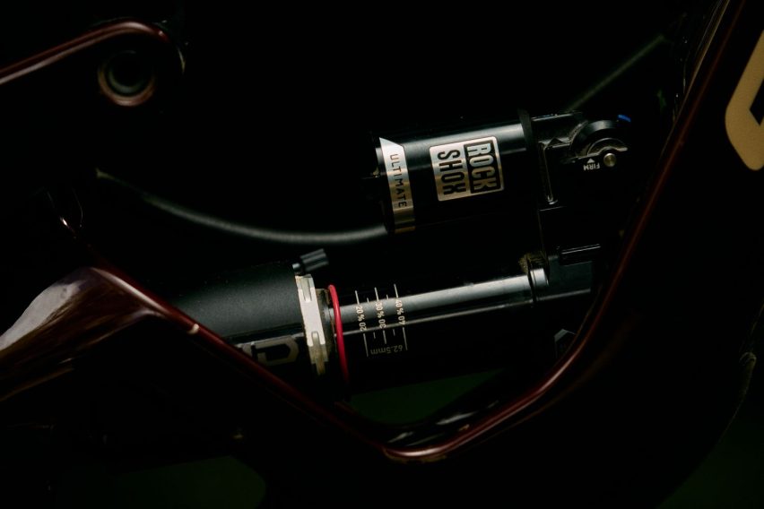 RockShox LinearXL - vivid lifestyle 01