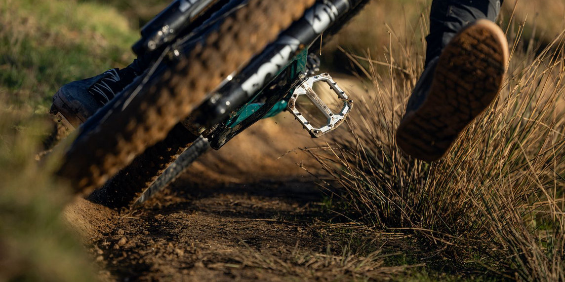 Crankbrothers presenta i nuovi Stamp Evo: più stabilità, più supporto, più efficienza