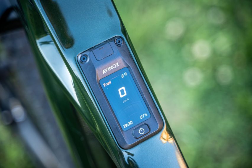 Mondraker Zendit RR S: eMTB full carbon con motore Avinox M2S - display