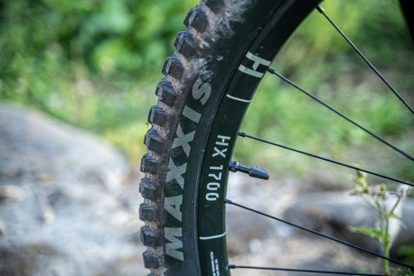 Mondraker Zendit RR S: eMTB full carbon con motore Avinox M2S - ruota