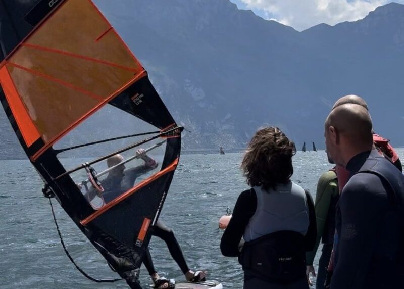 FORWARD LOOP WINDSURF CAMP