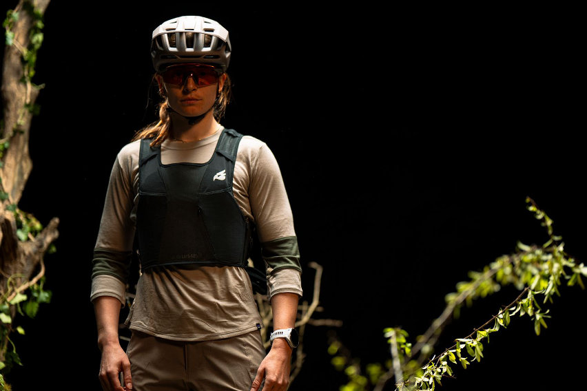 Bluegrass Arto Armour, Arto Vest e Venture Vest - cover