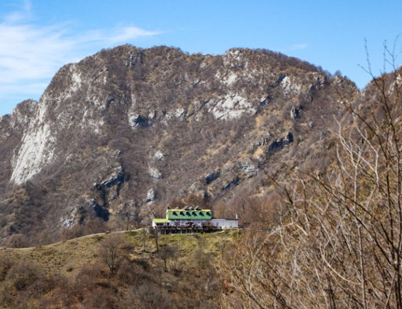 A Pasqua niente gambe sotto al tavolo, hiking al rifugio Pirlo allo Spino