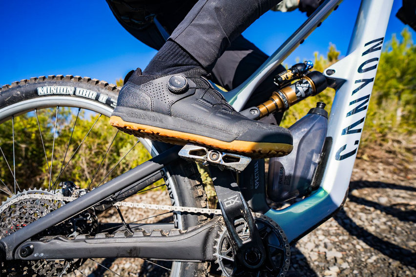 canyon loamr - scarpe mtb trail e bike park - cover