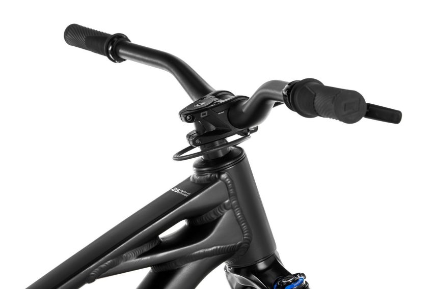 mondraker kaoz - dirt jump and pump track bike - 01