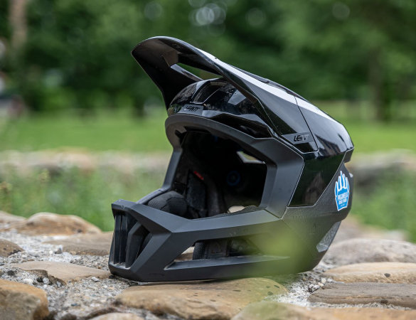 Leatt Gravity 5.0 - test casco full-face enduro - cover