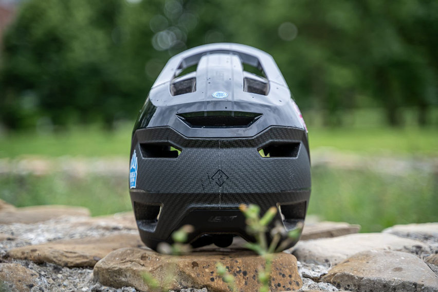 Leatt Gravity 5.0 - test casco full-face enduro - retro