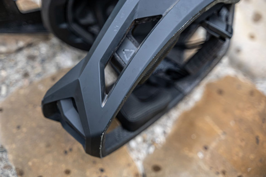 Leatt Gravity 5.0 - test casco full-face enduro - mentoniera
