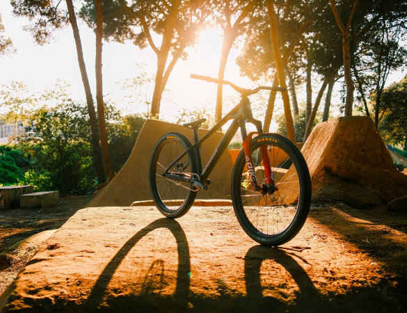 Mondraker Kaoz: la nuova dirt jump per pump track, skatepark e riding creativo