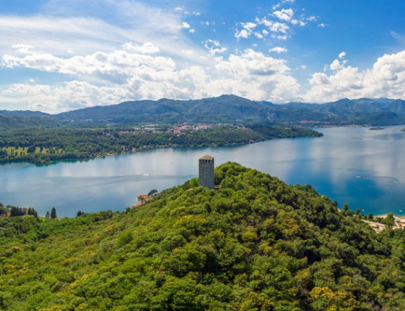Summer 2026 in the Distretto Turistico dei Laghi: amidst peaks, crystal-clear waters, and boundless adventures.