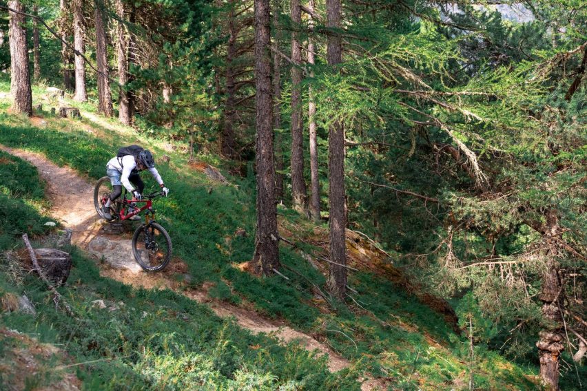 arc8 esxtra coil - short test mtb enduro - action biketrail hannig 01