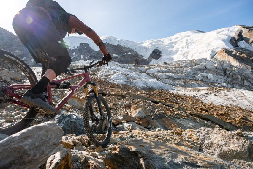 arc8 esxtra coil - short test mtb enduro - action hohsaas 01