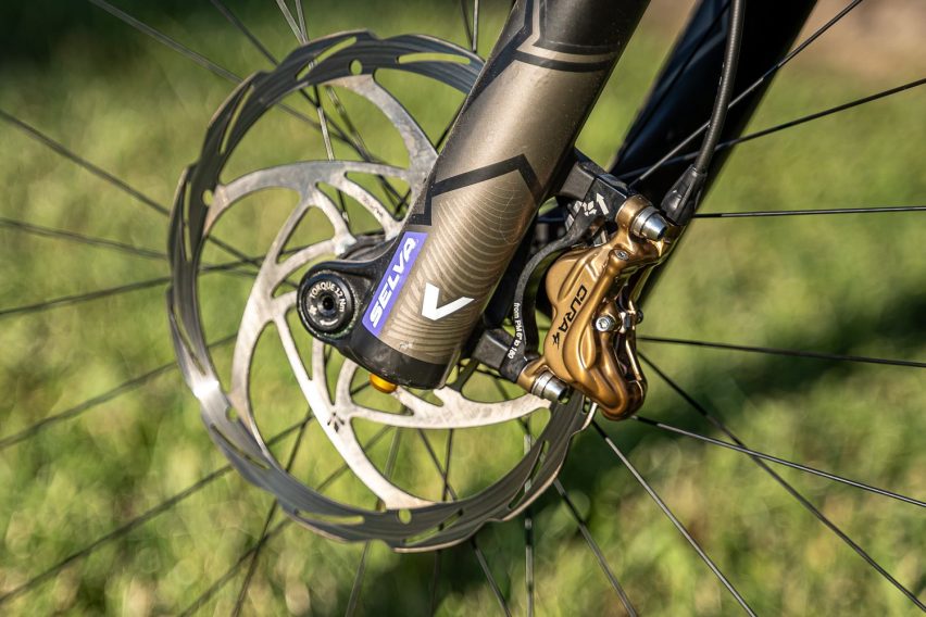Formula Cura 4 Kashima in test - pinza anteriore