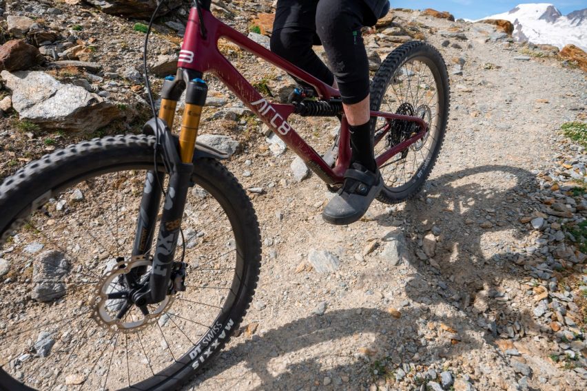 arc8 esxtra coil - short test mtb enduro - action close-up 01