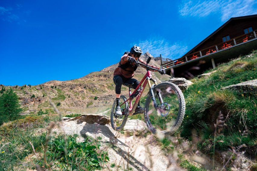 arc8 esxtra coil - short test mtb enduro - action trift flowtrail 02