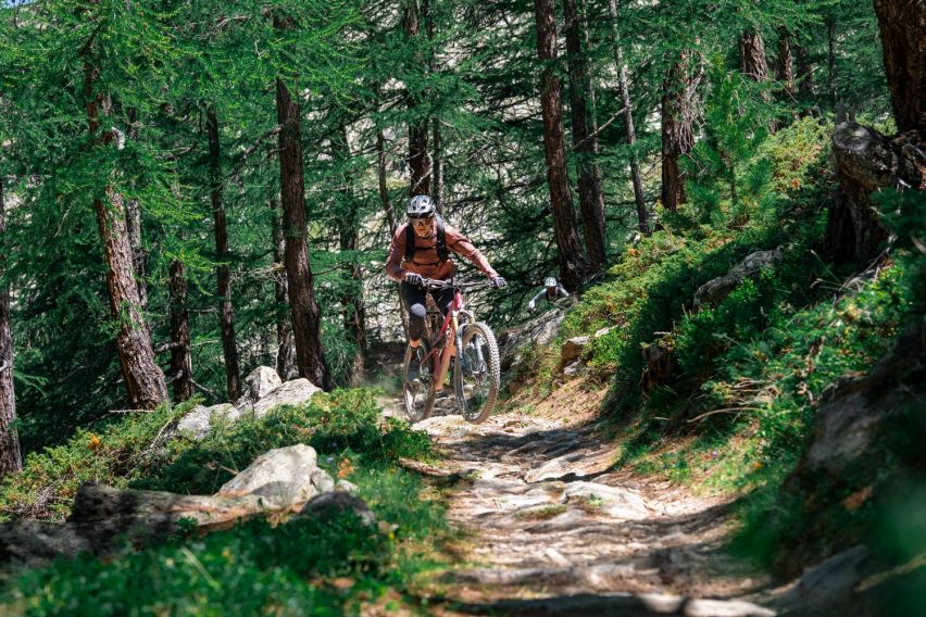 arc8 esxtra coil - short test mtb enduro - action furwald singletrail 01