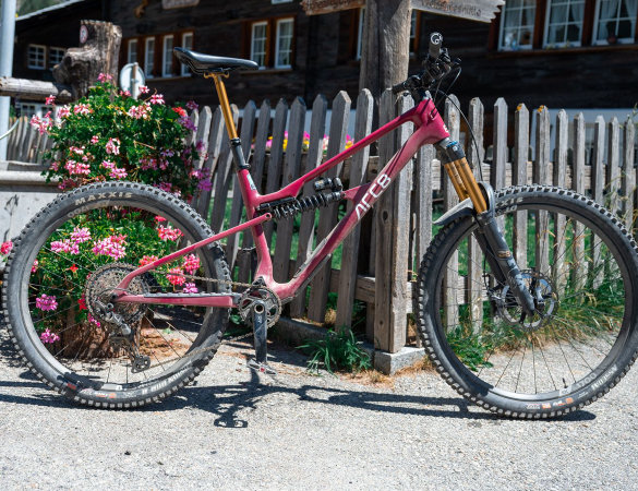 [SHORT TEST] Arc8 Extra Coil: l’Enduro svizzera che sorprende per reattività e controllo
