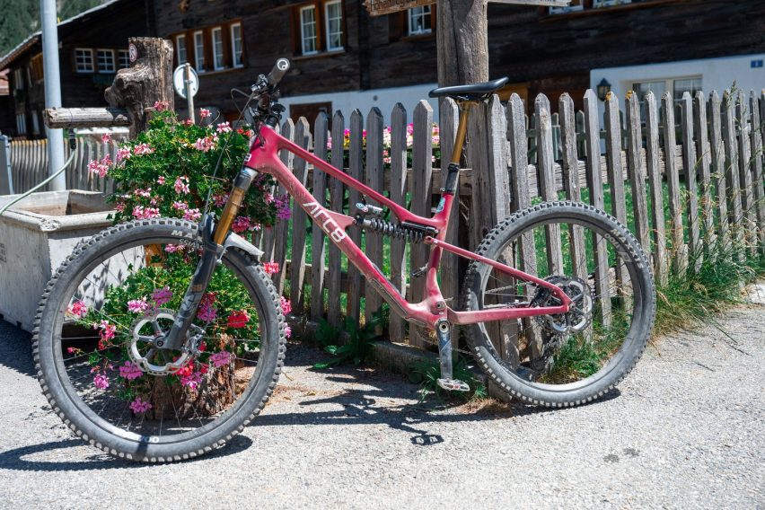 arc8 esxtra coil - short test mtb enduro - bici lato sx