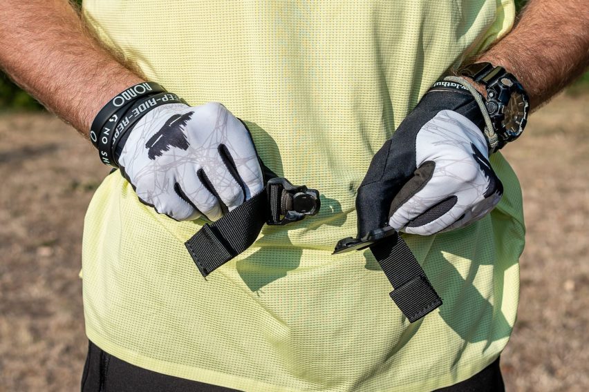 marsupio mtb - guida pratica - fox summit hip pack - chiusura in vita