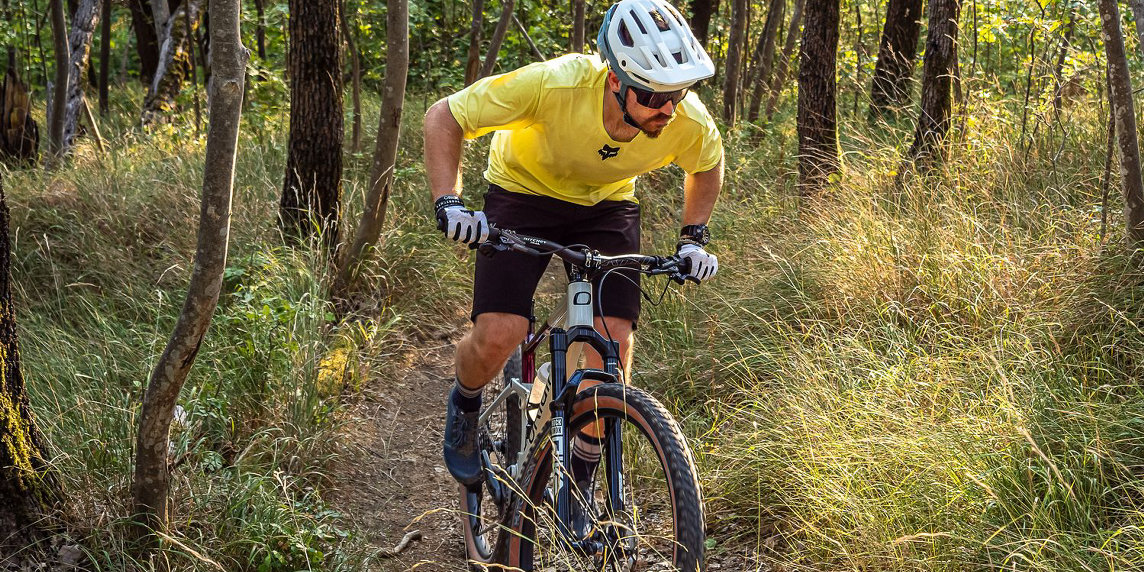Fox Flexair SS: quando il sentiero chiede agilità, lei risponde