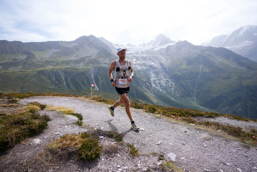 Lauren Gregory (USA, UTMB Index 804), vincitrice di OCC by HOKA UTMB Mont-Blanc