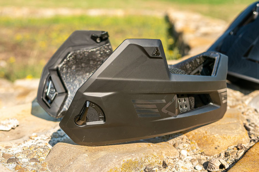 Leatt MTB Enduro 4.0 - short test casco 2-in-1 - mentoniera easy-fit