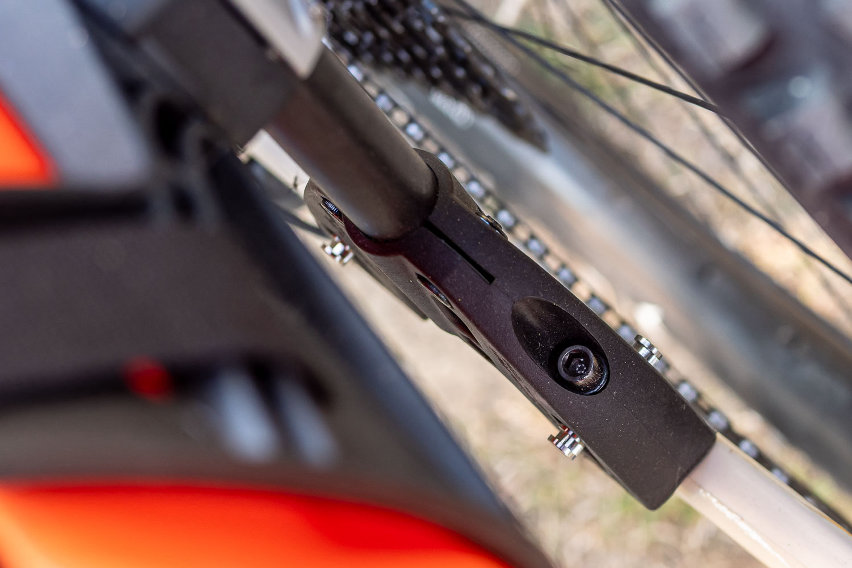 Aeroe Spider Rack - test review portapacchi mtb - vite bloccaggio al telaio