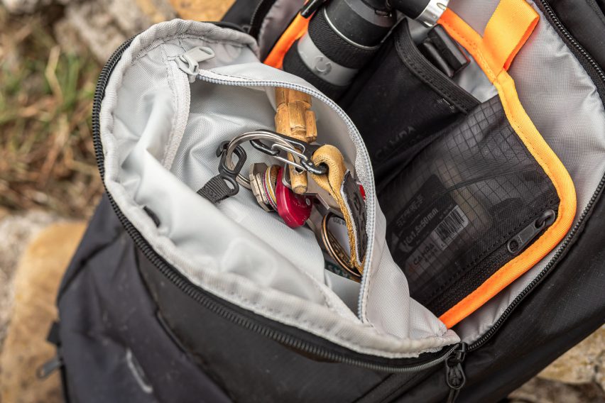 Ortovox Sequence Daypack 15 - test zaino mtb - tasca di sicurezza
