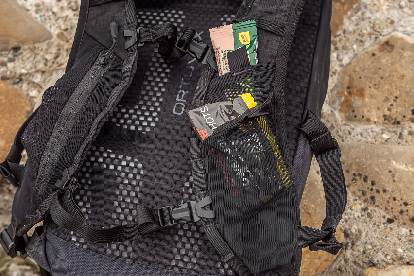 Ortovox Sequence Daypack 15 - test zaino mtb - tasche spallacci 02