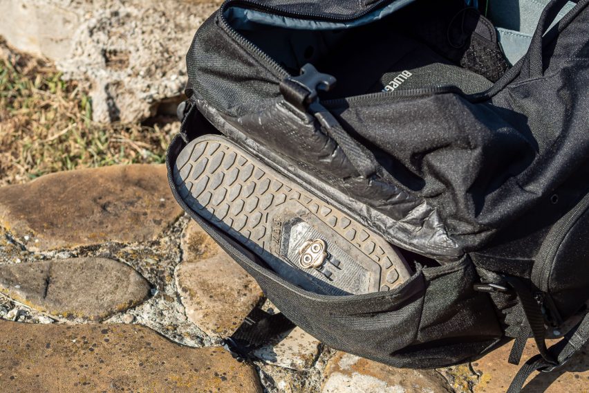 Thule RoundTrip MTB Duffel 70L - borsone da viaggio in test - tasca esterna per scarpe