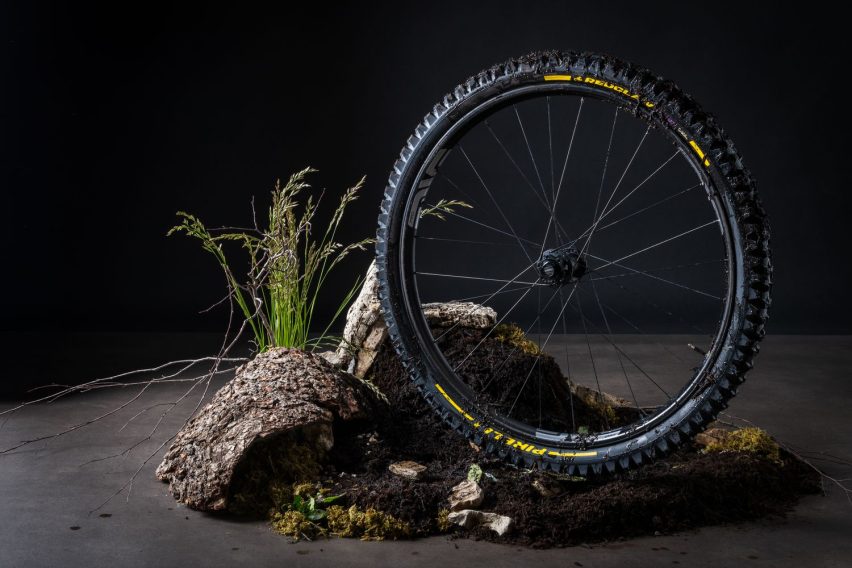 Pirelli Scorpion Gravity - pneumatici mtb - Red Claw ambientata