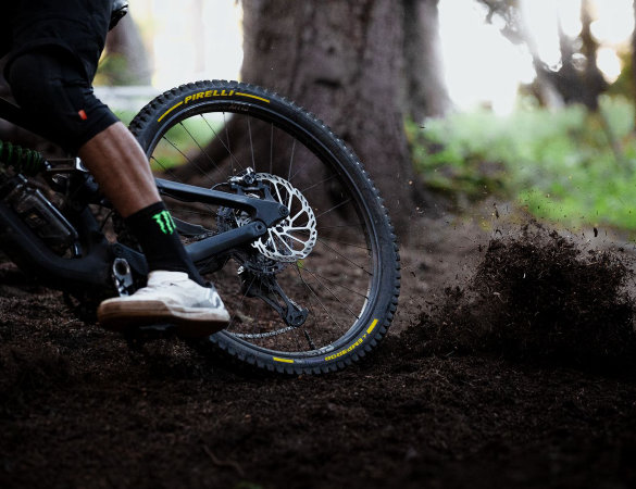 Pirelli presenta la nuova gamma Scorpion Gravity