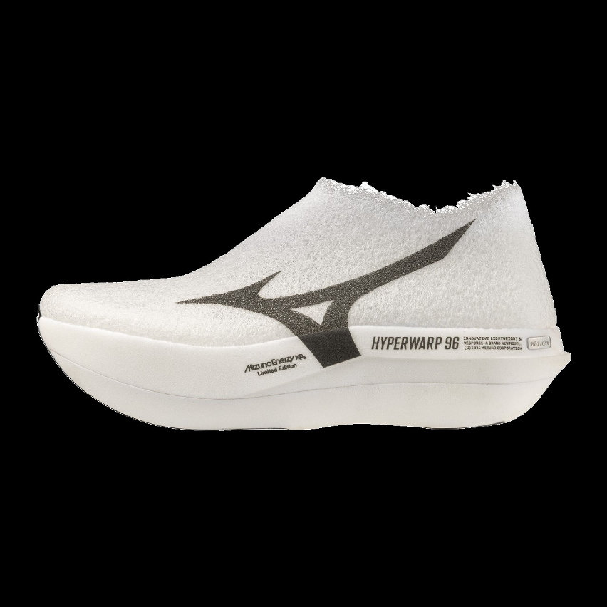 Con Mizuno Hyperwarp 96, il brand introduce un nuovo modello di scarpa da running della categoria performance, sviluppato attorno alla riduzione estrema del peso complessivo.
