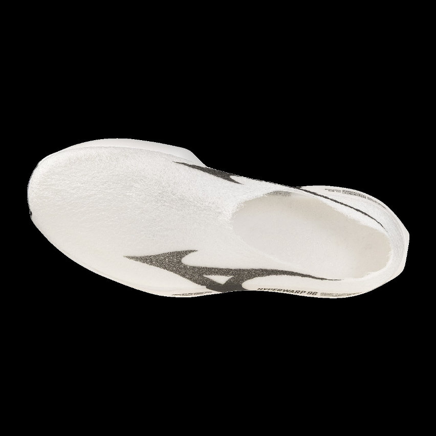 Con Mizuno Hyperwarp 96, il brand introduce un nuovo modello di scarpa da running della categoria performance, sviluppato attorno alla riduzione estrema del peso complessivo.