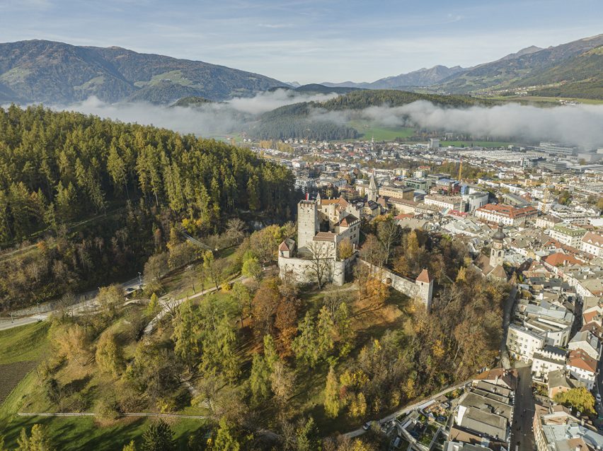 Sommer Schloss Herbst - Photo: ©Harald Wisthaler