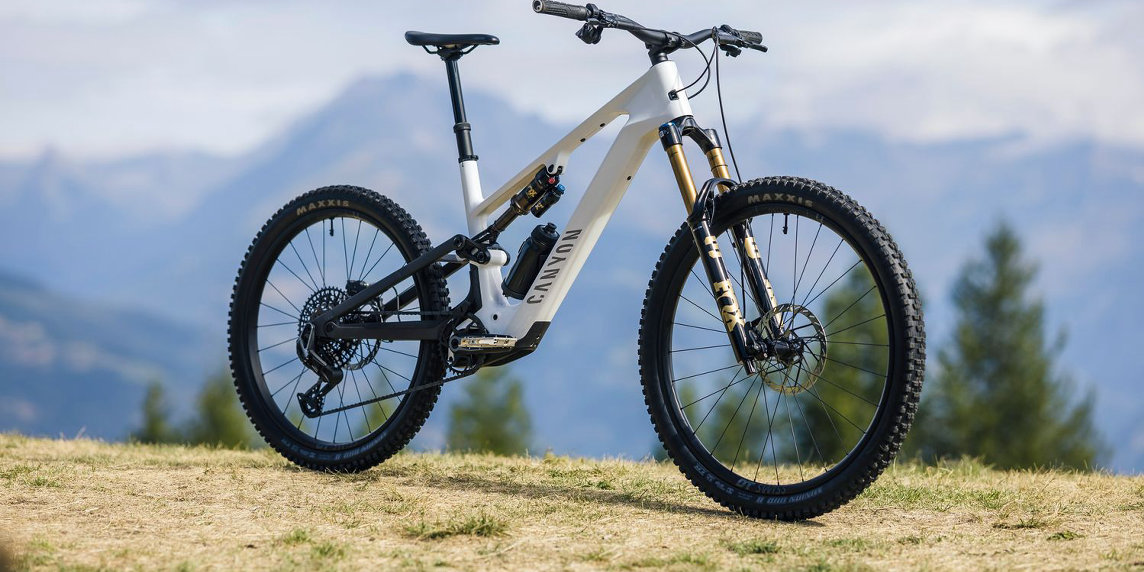 Canyon Spectral:ON CF 9 con Avinox M2S: la eMTB Full Power che punta alla leggerezza