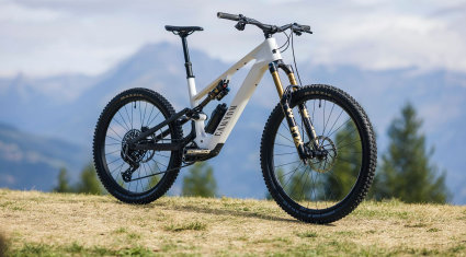 canyon spectral:on cf 9 con avinox m2s - bici