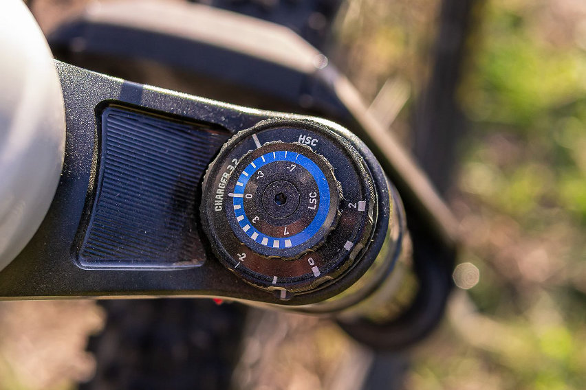 RockShox Lyrik Ultimate - test forcella MTB - pomello compressione