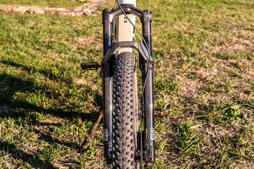 RockShox Lyrik Ultimate - test forcella MTB - frontale