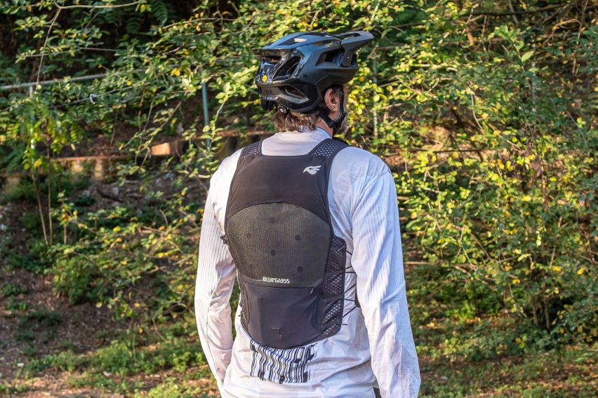 bluegrass venture vest - test gilet protettivo mtb - schiena