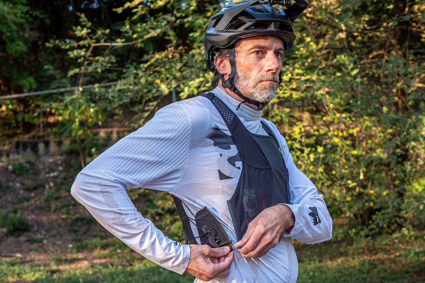 bluegrass venture vest - test gilet protettivo mtb - zip laterale