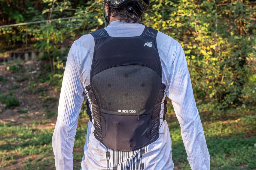 bluegrass venture vest - test gilet protettivo mtb - schiena 2