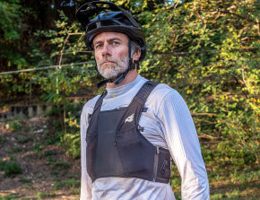 bluegrass venture vest - test gilet protettivo mtb - cover