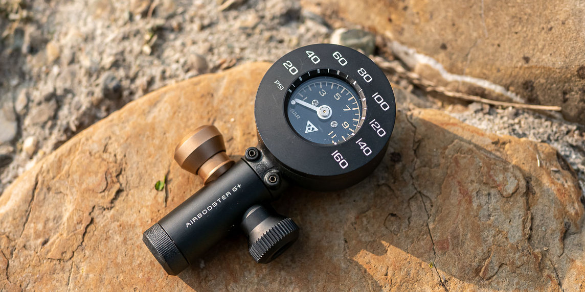 Topeak Airbooster G+, manometro con adattatore CO2 in test